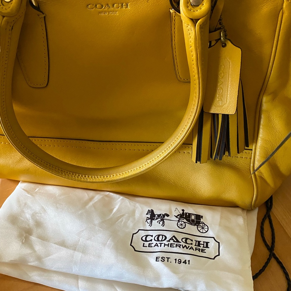 COACH, medium size bag, in yellow leather. - Picture 6 of 7